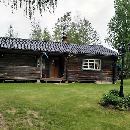 Mysig Timmerstuga Vid Sjoen Bjoerken 34 Roennsudden Grangärde Exterior foto