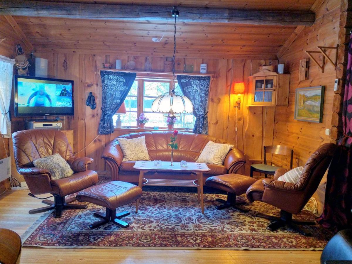 Mysig Timmerstuga Vid Sjoen Bjoerken 34 Roennsudden Grangärde Exterior foto