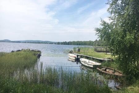 Mysig Timmerstuga Vid Sjoen Bjoerken 34 Roennsudden Grangärde Exterior foto